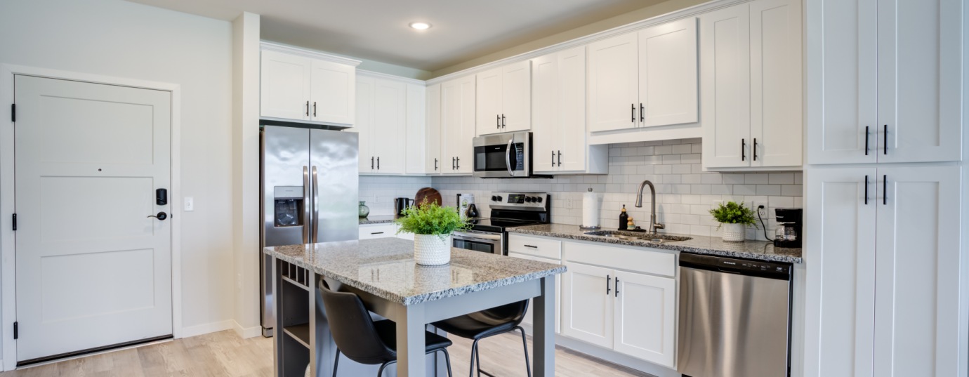 Studio, 1, 2 & 3 Bedroom Apartments in Shakopee, MN Arasan